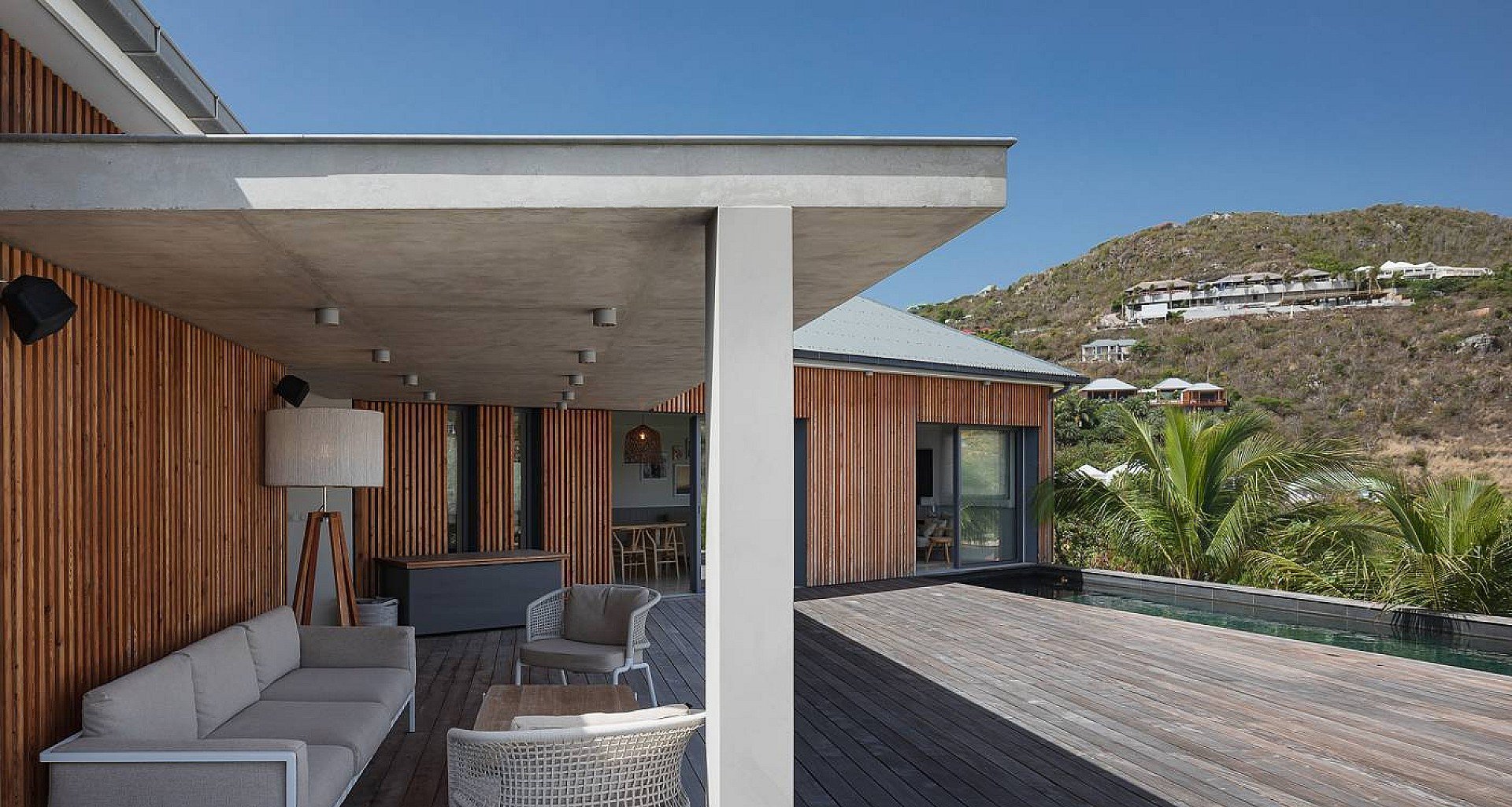 Large-28-header at Villa Isla