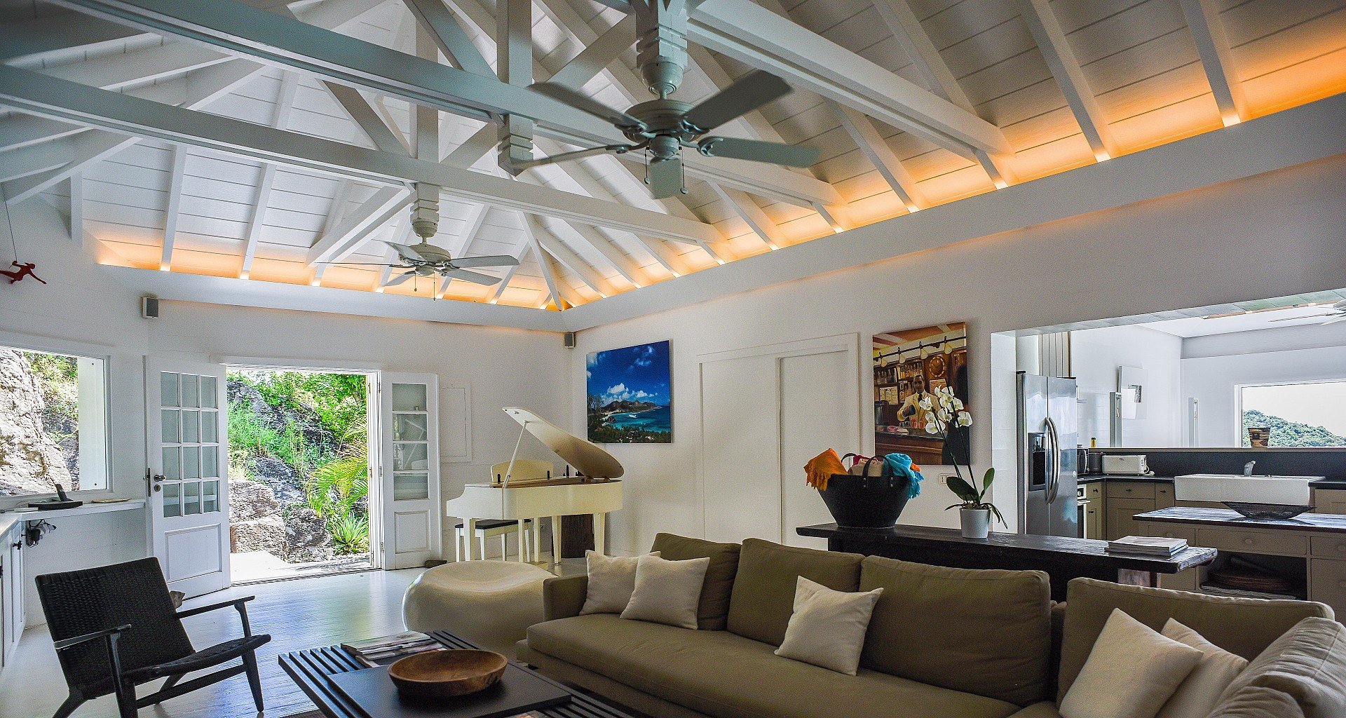 living-kitchen-header at Villa Kiara House