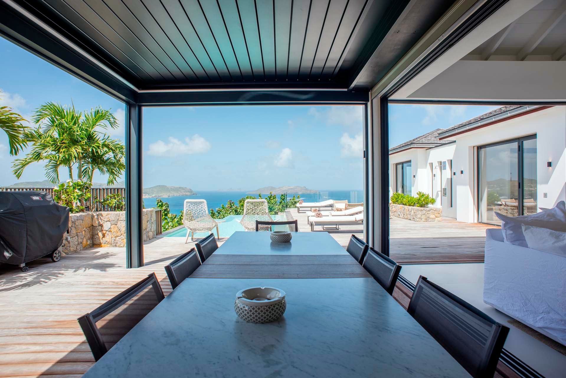 Outside dining at Villa Rock