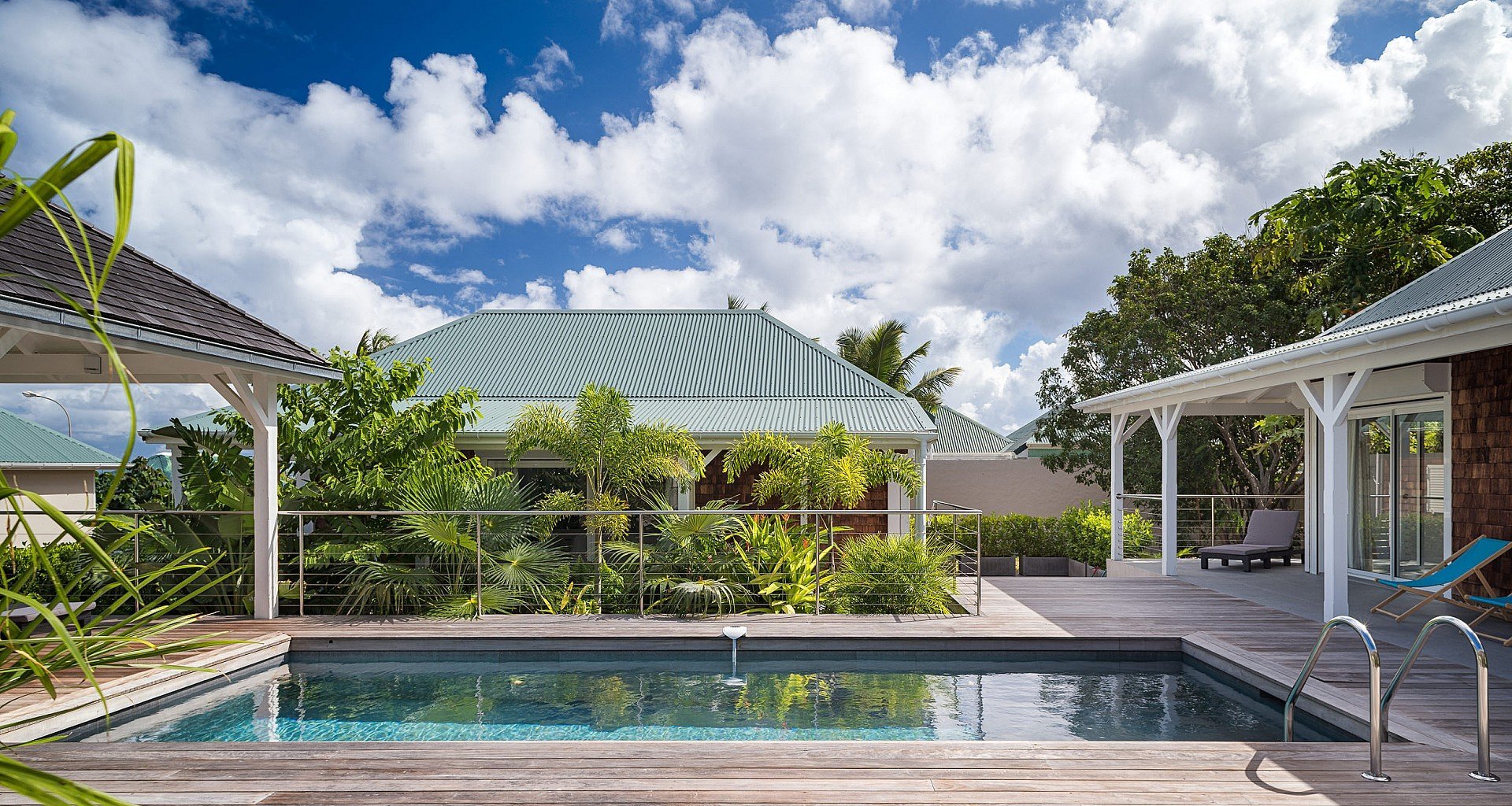 vdn-2404-header at Villa Wild Blue