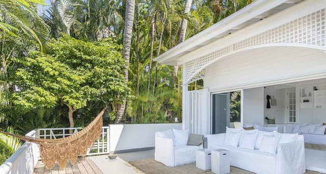 V2---Jeanne-LE-MENN-4-header at Villa Biba