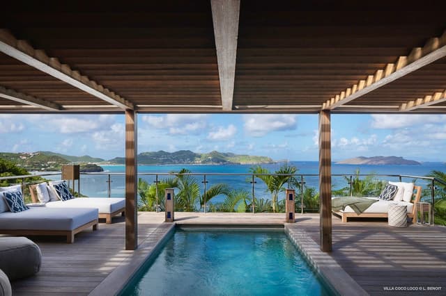 pool at Villa Coco Loco