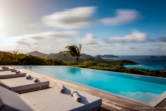 pool ocean view at Villa Ixfalia
