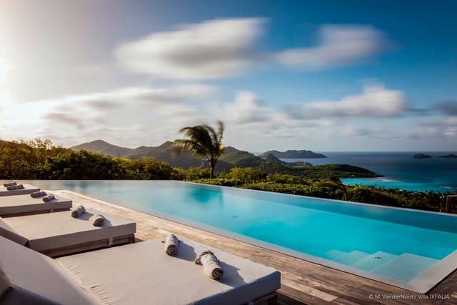 pool ocean view at Villa Ixfalia