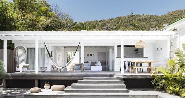 anses-cayes-2b-header at Villa Les Palmiers