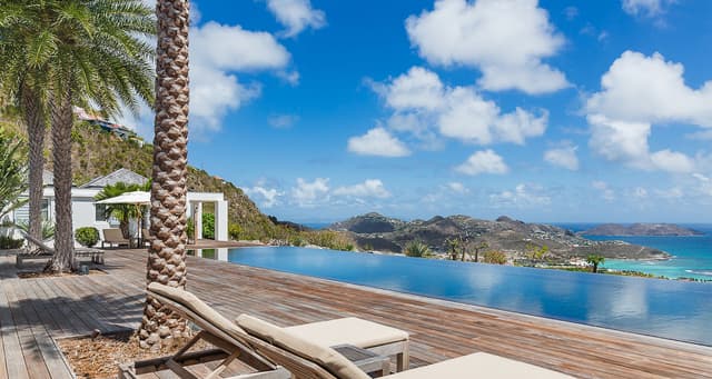 MG6080jpgMTAc43-header at Villa Olive