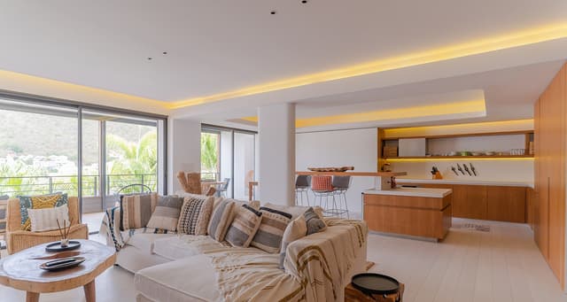 DSC08406-header at Villa Seven