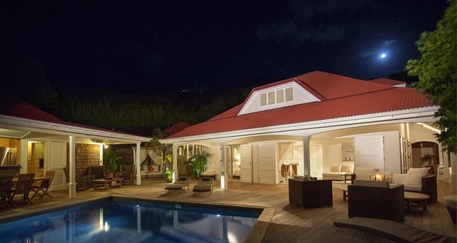 Nuit_005-header at Villa Xanadu