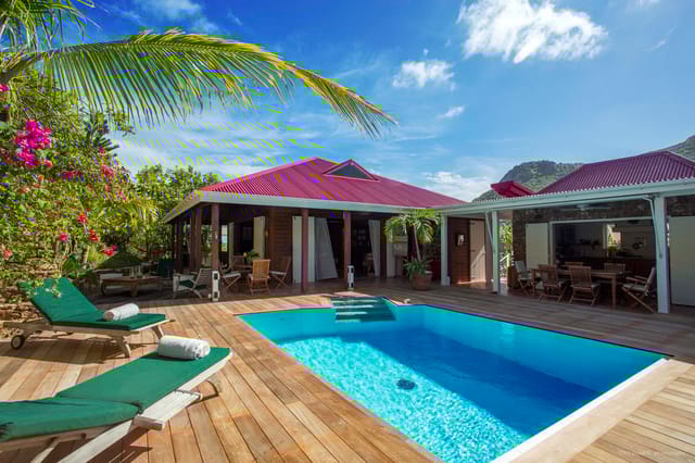 outside large view at Villa Apiano