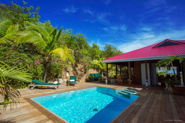 villa back view pool area at Villa Apiano