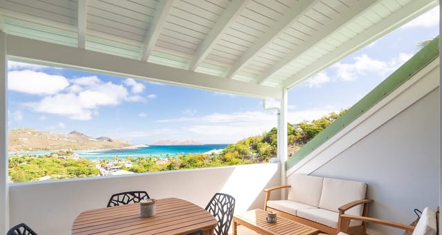 JEAN-VUE-1486-header at Villa Aqua