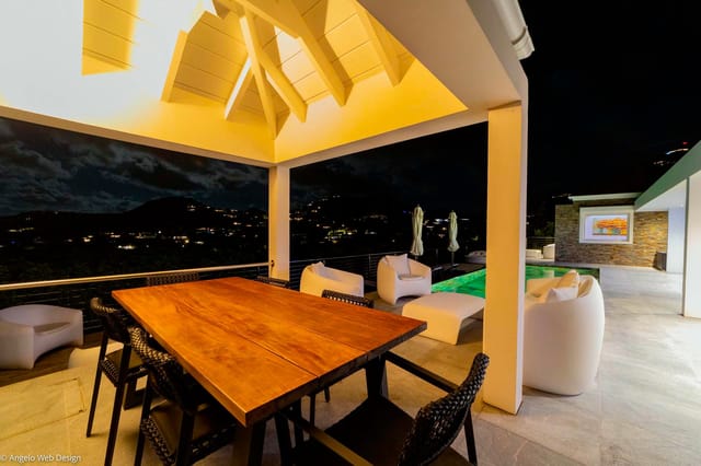 Outside dining at Villa Aya