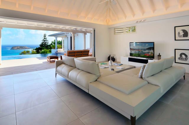 Ombre sofa Tv ocean view at Villa Bel Ombre