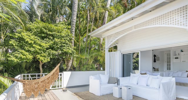 V2---Jeanne-LE-MENN-4-header at Villa Biba