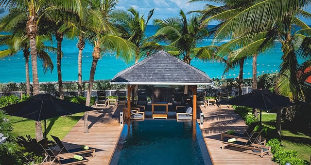 2-PooljpgEROjku-header at Villa BOM