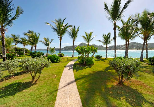 Dahouët garden ocean view at Villa Dahouët
