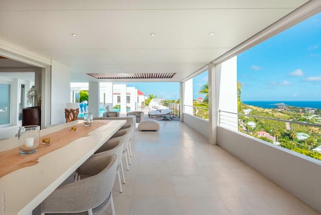 Outside Dining at Villa Eclipse