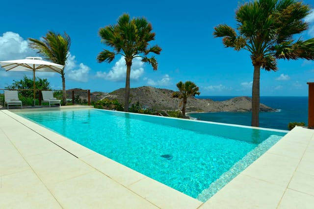 pool ocean view at Villa Enzuma