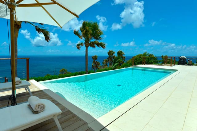 pool ocean view at Villa Enzuma