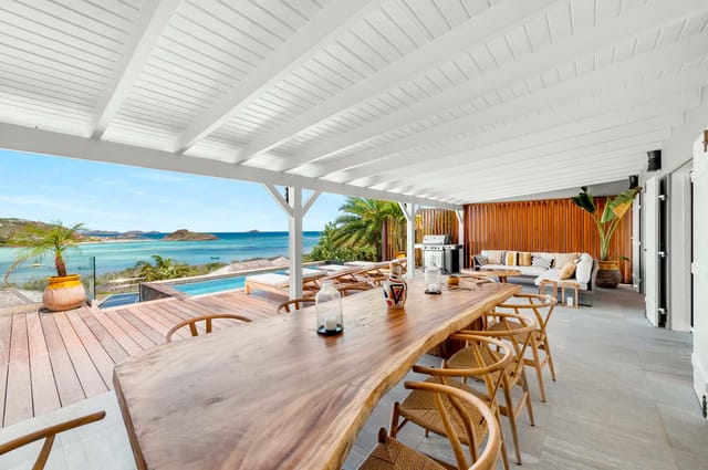 Outside Dining at Villa Essenia