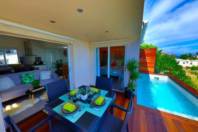 and pool at Villa Etoile du Nord