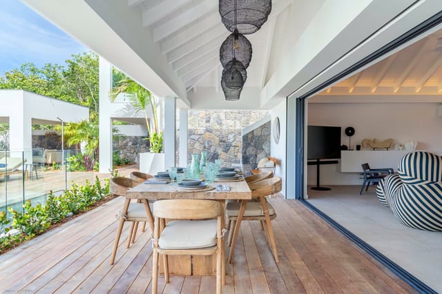 Escape - Outside dining at Villa Flamands Escape