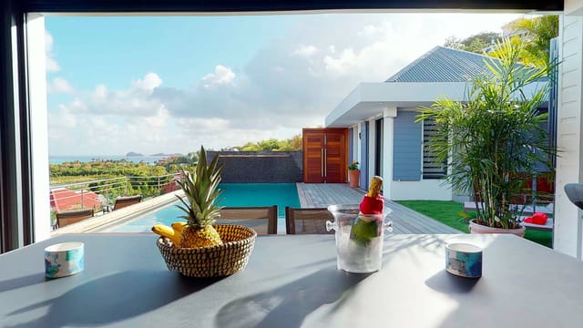 and Sun - Outside dining at Villa Fun and Sun