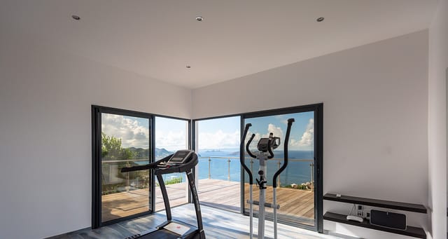 allard--Golden-view-31jpggTZ4hq-header at Villa Golden View