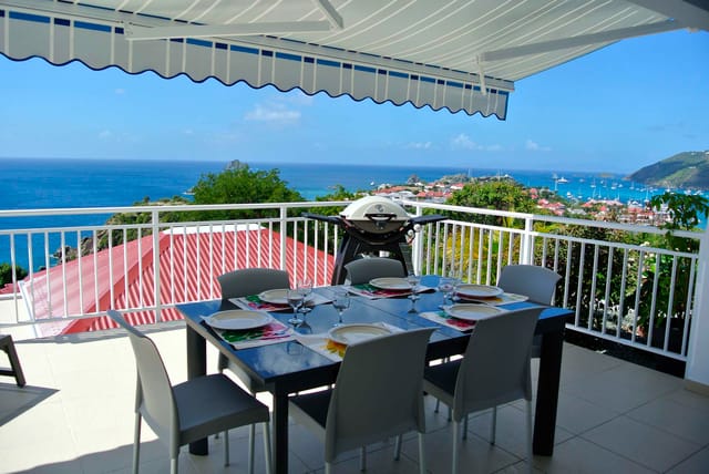 Ilets terrace table at Villa Gros Ilets