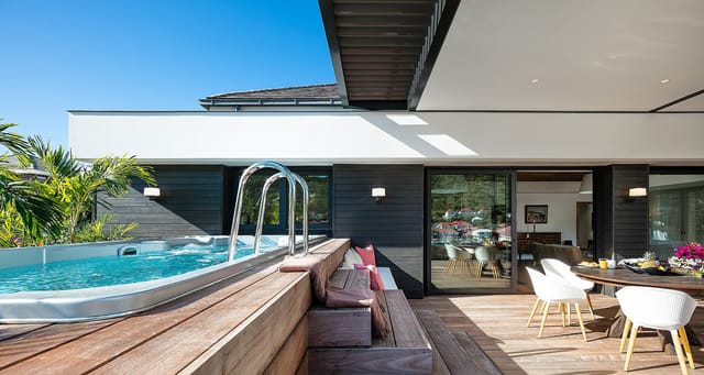 ter-header at Villa Gustavia Lights