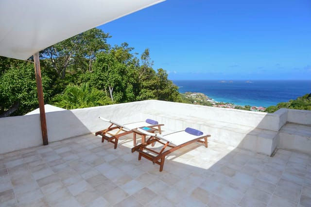 bedroom 01 solarium ocean view at Villa Kuban