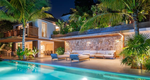 allard-©-Villa-La-bulle-132-header at Villa La Bulle