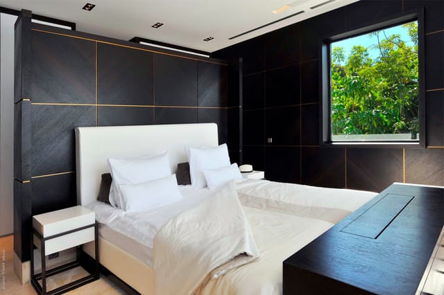 Petite Sereine bedroom 02 garden view at Villa La Petite Sereine