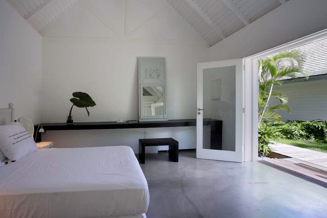 Manoir de Lorient bedroom 02 garden view at Villa Le Manoir de Lorient