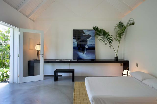 Manoir de Lorient bedroom 03 garden view at Villa Le Manoir de Lorient