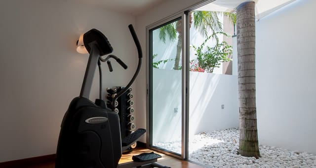 7802-header at Villa Le Phare