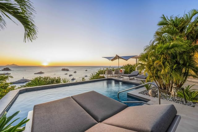 pool at Villa L’Enclos