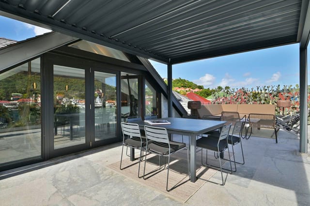 L'Entrepont - Outside dining at Villa L’Entrepont