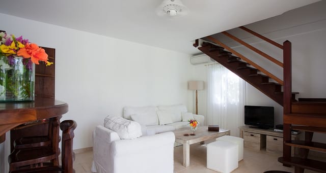 IMG0951jpghoP2IF-header at Villa Lo d'Amour