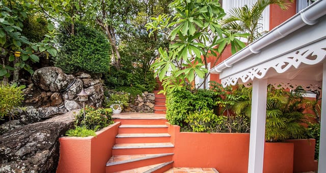 8788-header at Villa Mango