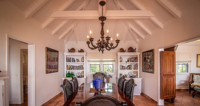 8886-header at Villa Mango