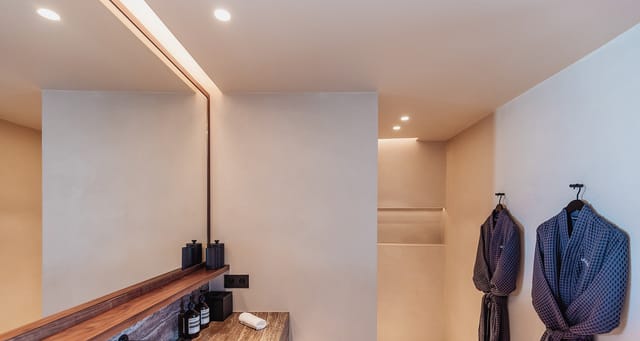 21-12-2025-11-47-53-header at Villa Maverick