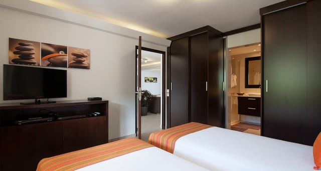 2800jpgyLUonL-header at Villa Micela