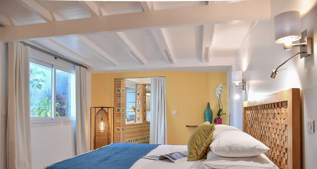 9882-header at Villa Moonlight