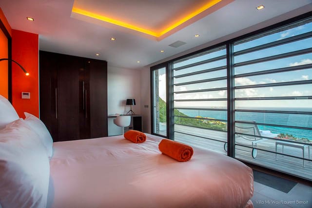 Way bedroom 04 bed ocean view at Villa My Way