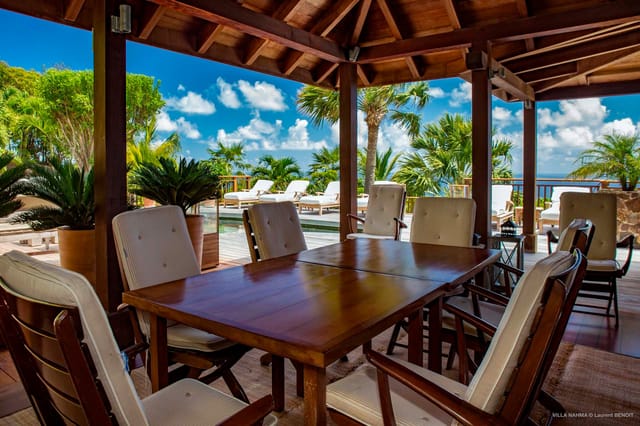 covered terrace table at Villa Nahma