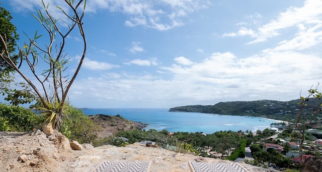 allard-©-Villa-1-14-header at Villa Nanou