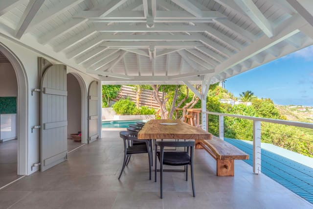 Outside dining at Villa Nolen