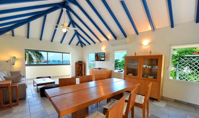 dining ocean view at Villa Ostra Strandgatan