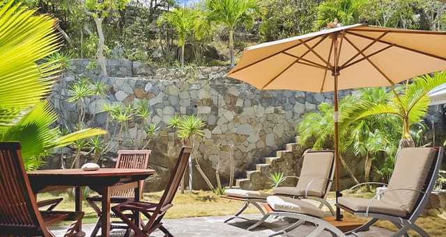 01jpgD38Eqc-header at Villa Plein Ciel